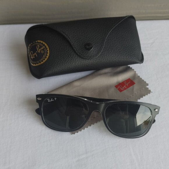 Ray-Ban Limited Edition New Wayfarer Classic - Black/Clear Frames w/Green Lenses - Picture 2 of 5